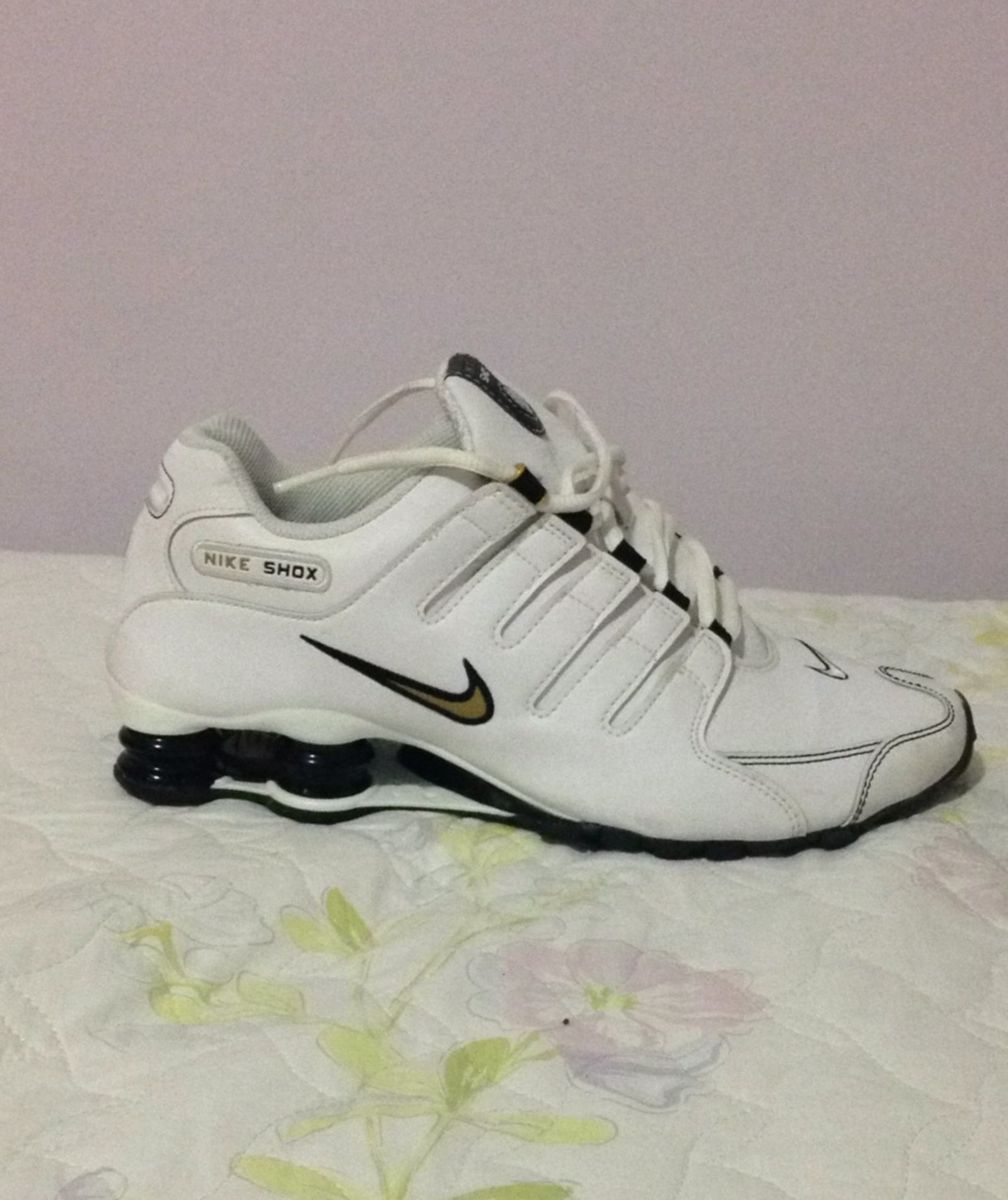 nike shox r8