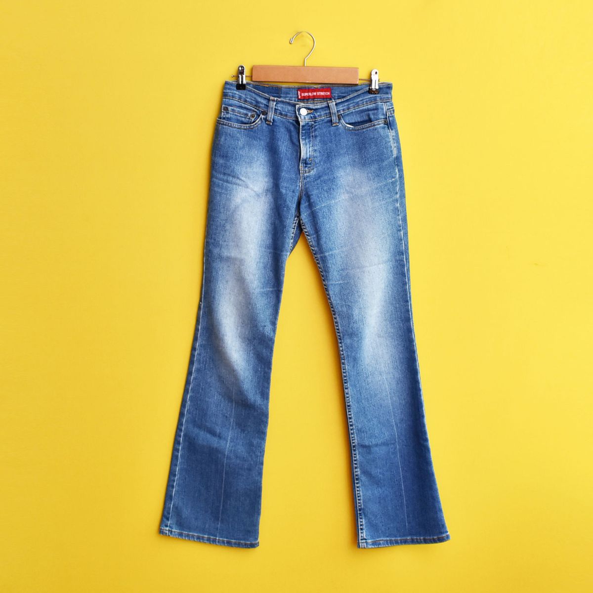 calça levis flare feminina