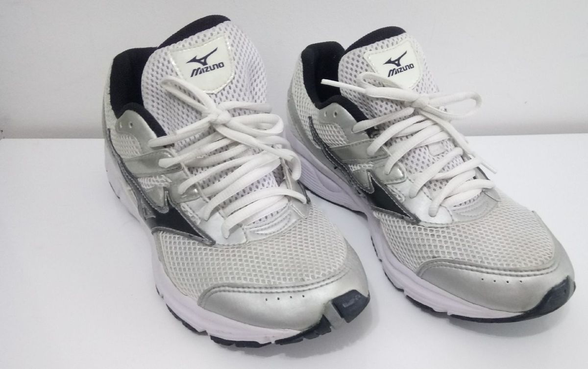 mizuno spark preto