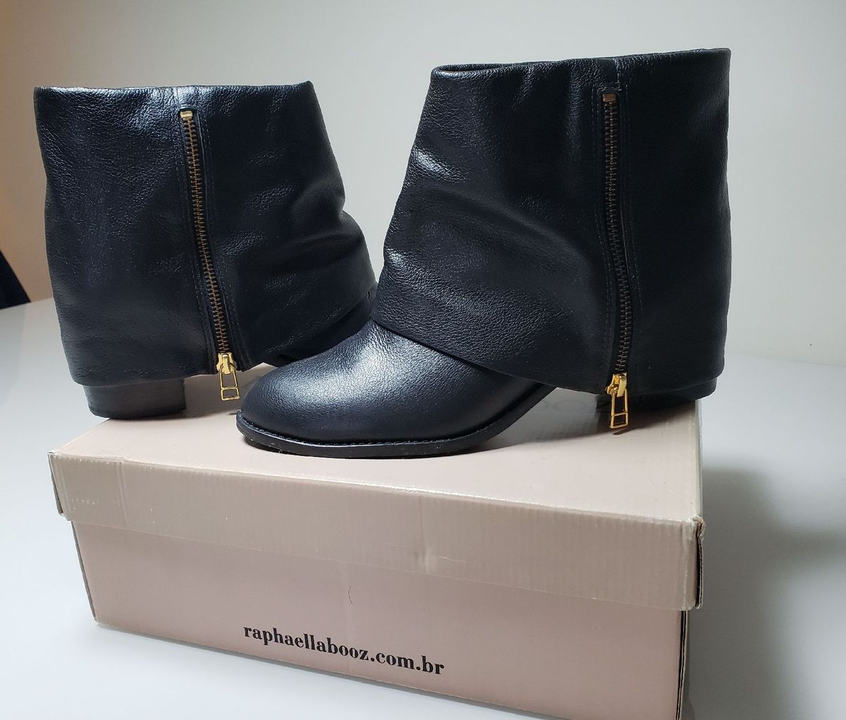 raphaella booz bota cano curto