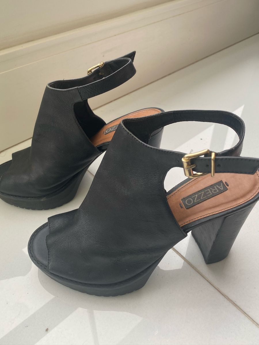 sapato salto grosso arezzo