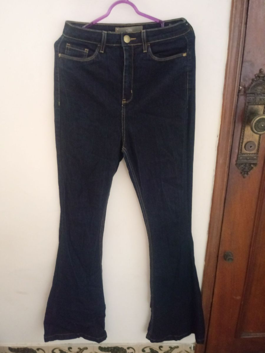 calça jeans cintura alta boca de sino