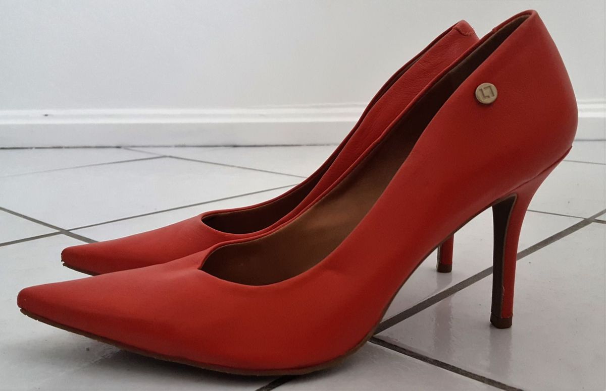 scarpin luz da lua vermelho