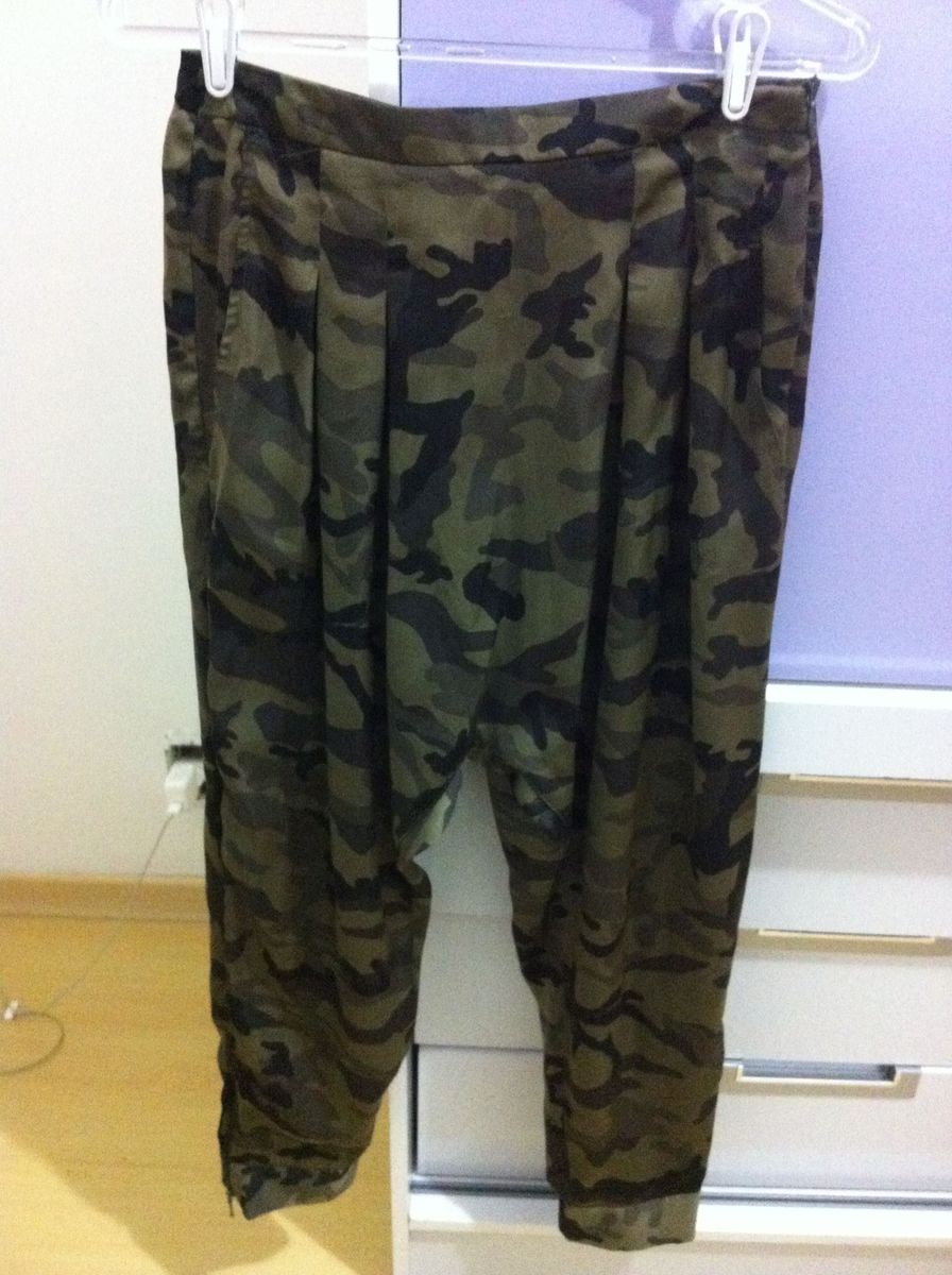 calças camufladas zara