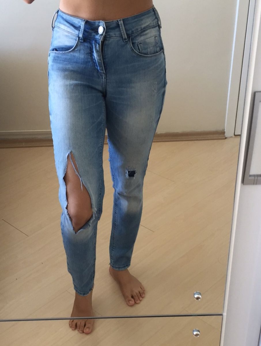 rasgando calça jeans feminina