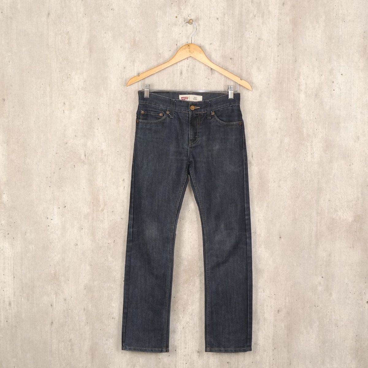 calça jeans escura feminina levis