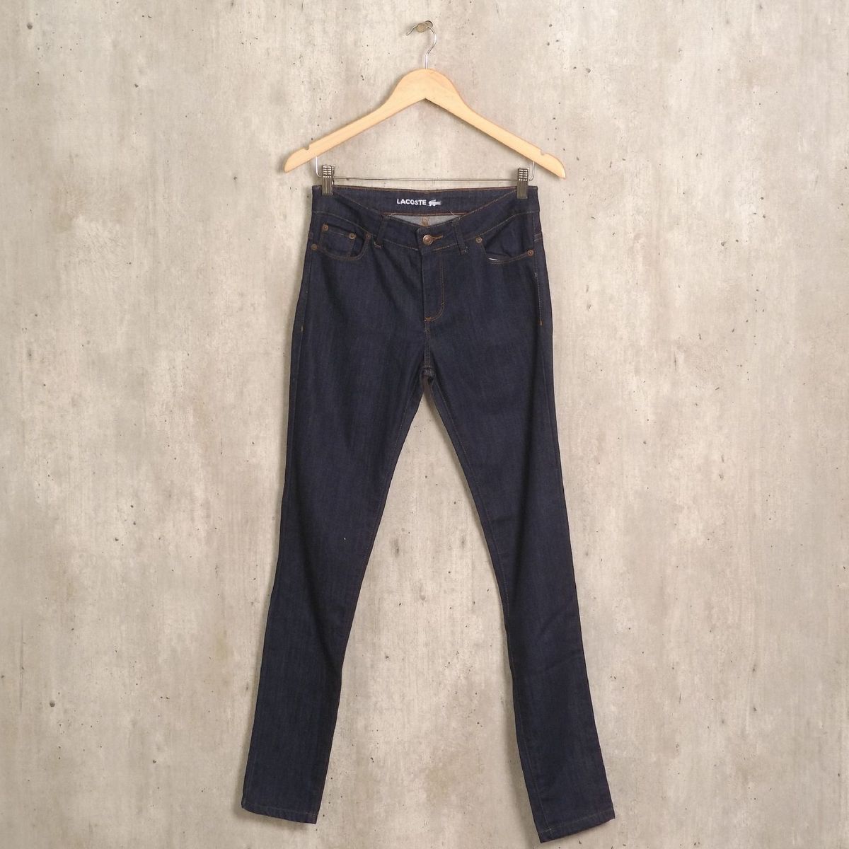 calça jeans lacoste feminina