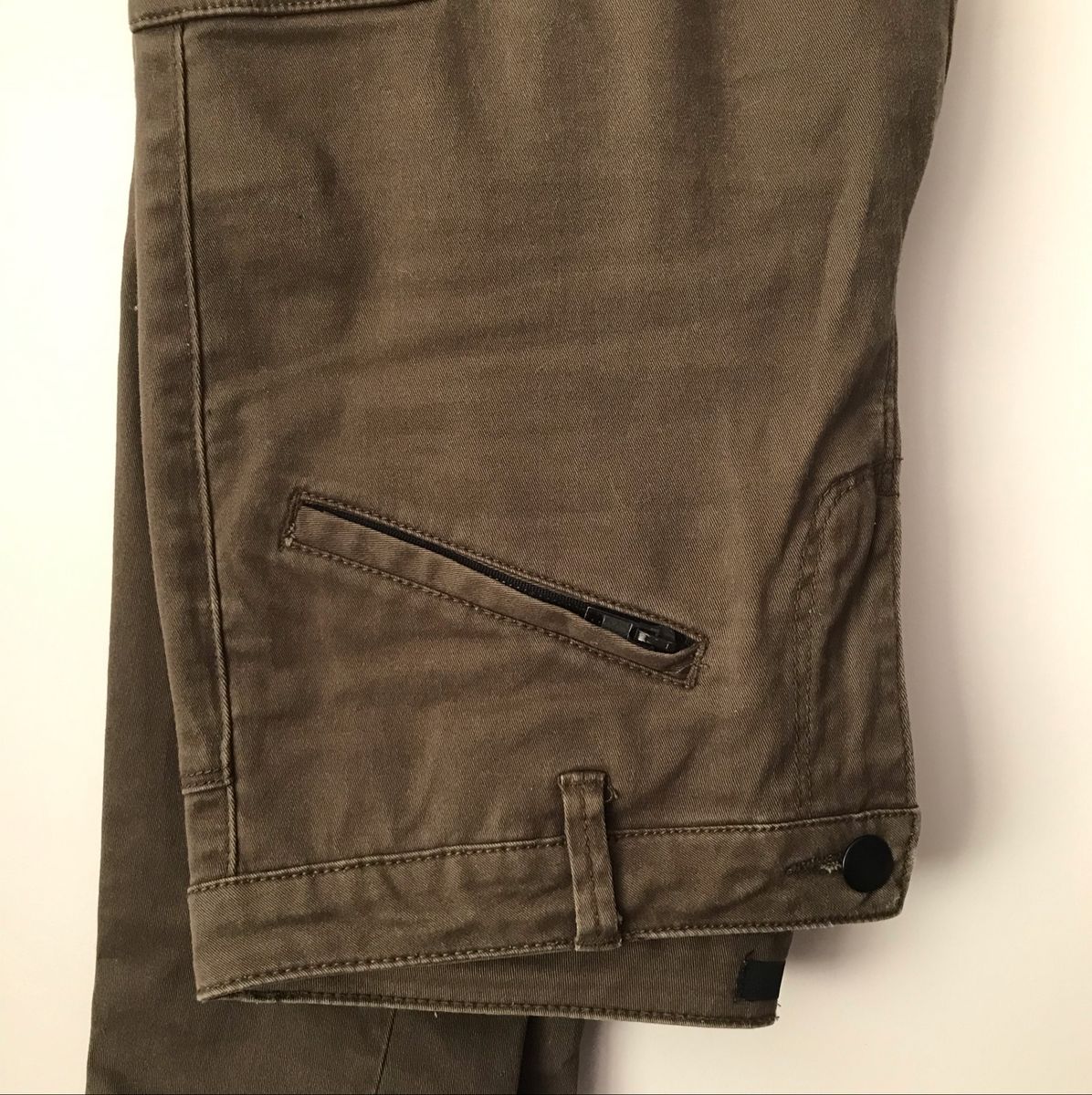 calça cargo forever 21