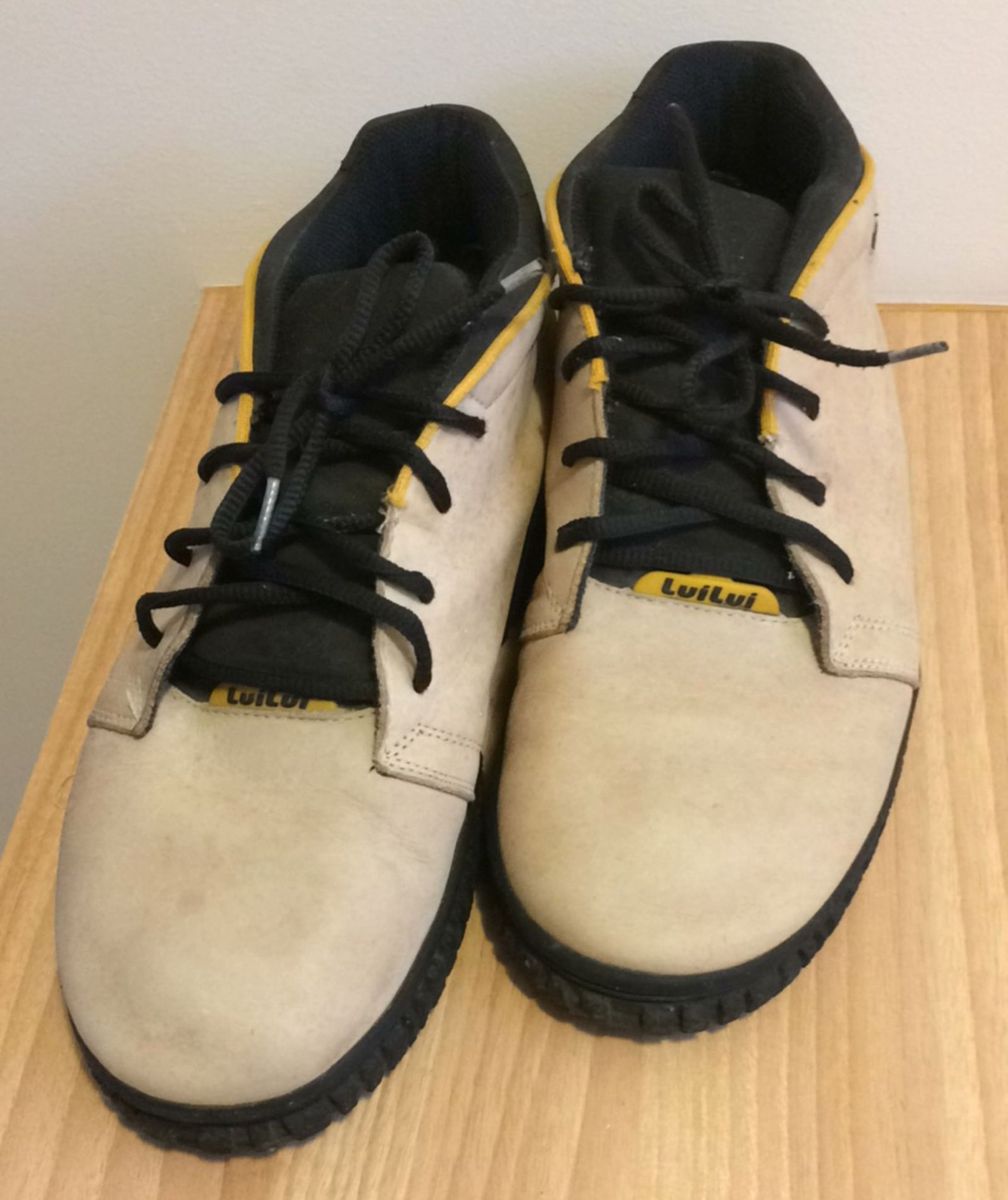 scarpin preto e bege
