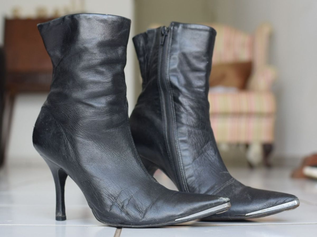 bota arezzo bico fino