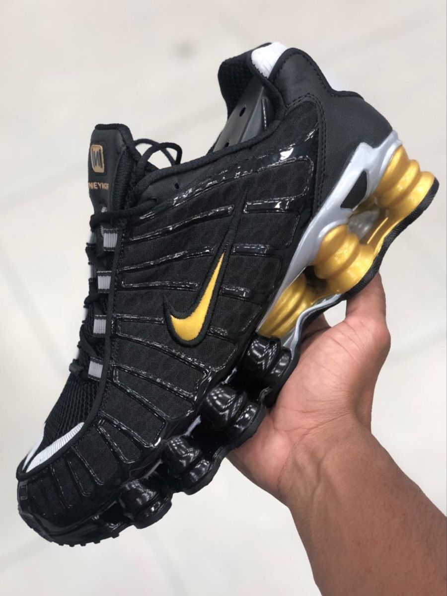 Tenis Nike Shox R4 Preto Com Dourado Masculino L N K 1972 N K 1972