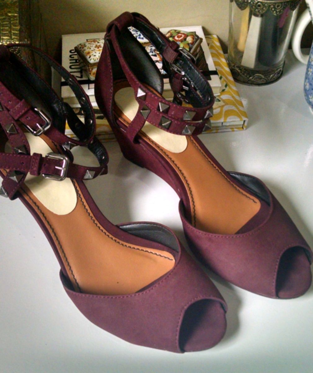 sandalia anabela marsala