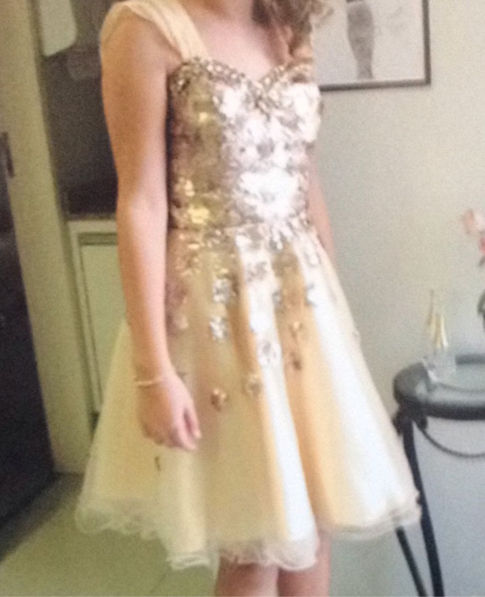 vestido curto dourado para festa