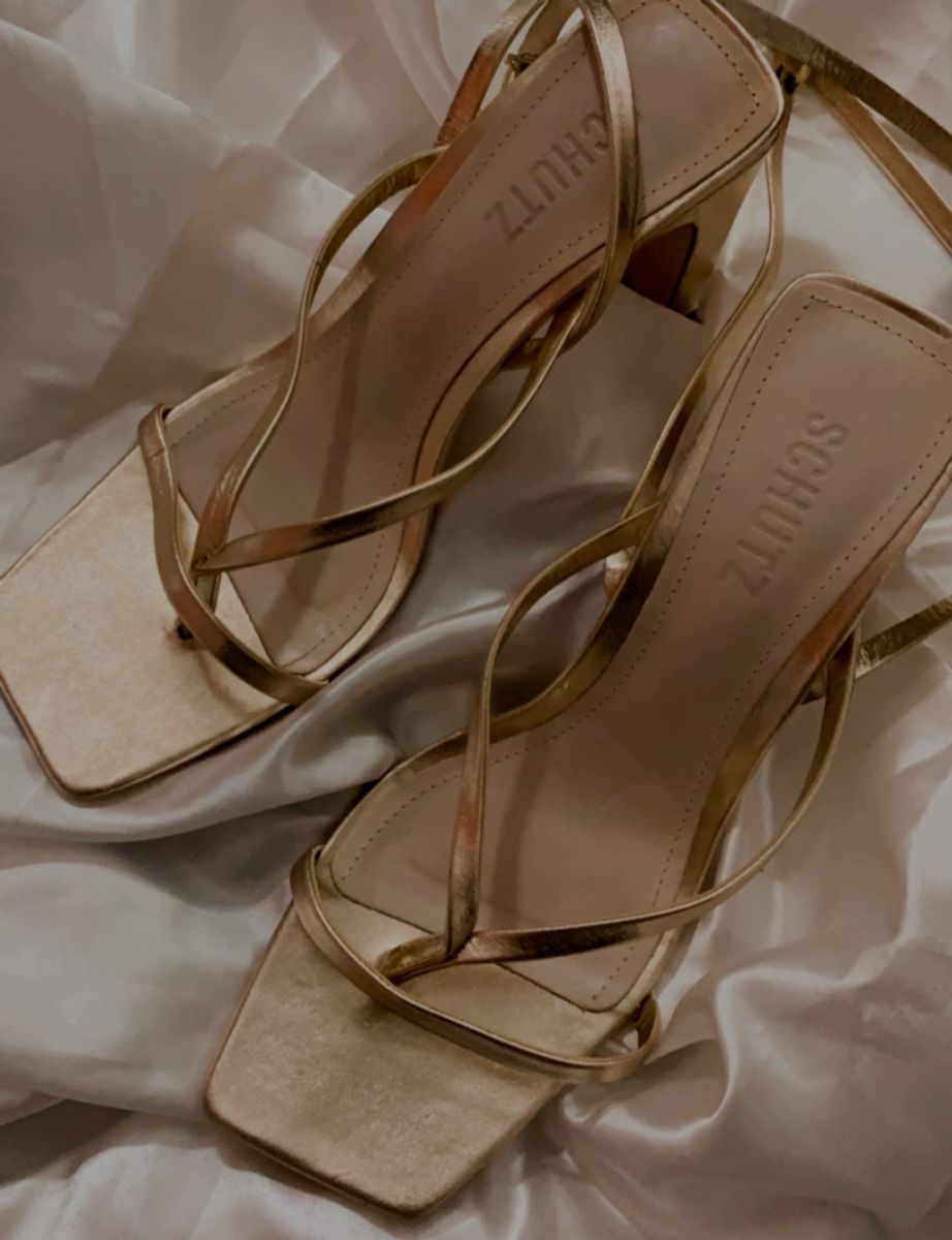 sandalia dourada schutz