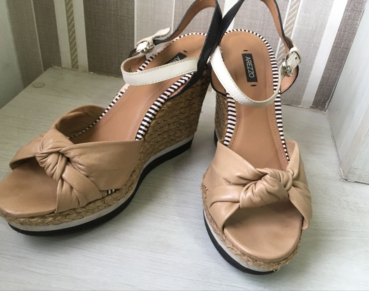 sandalia anabela de corda arezzo