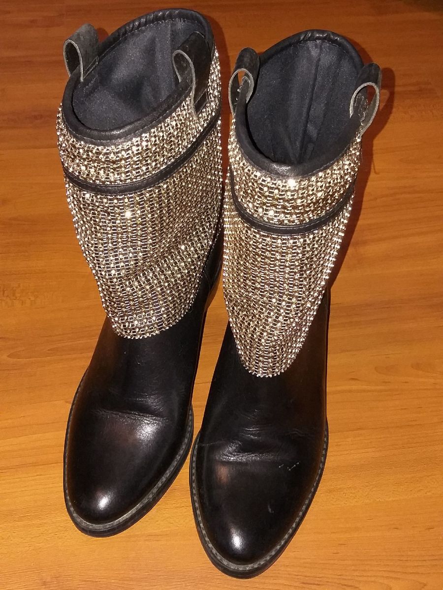 bota com salto interno arezzo