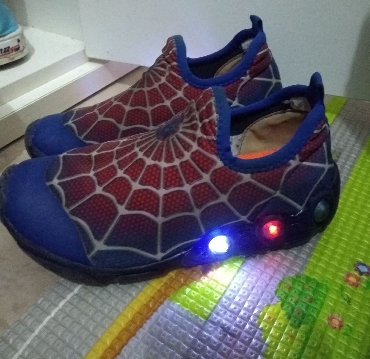 tenis bibi homem aranha