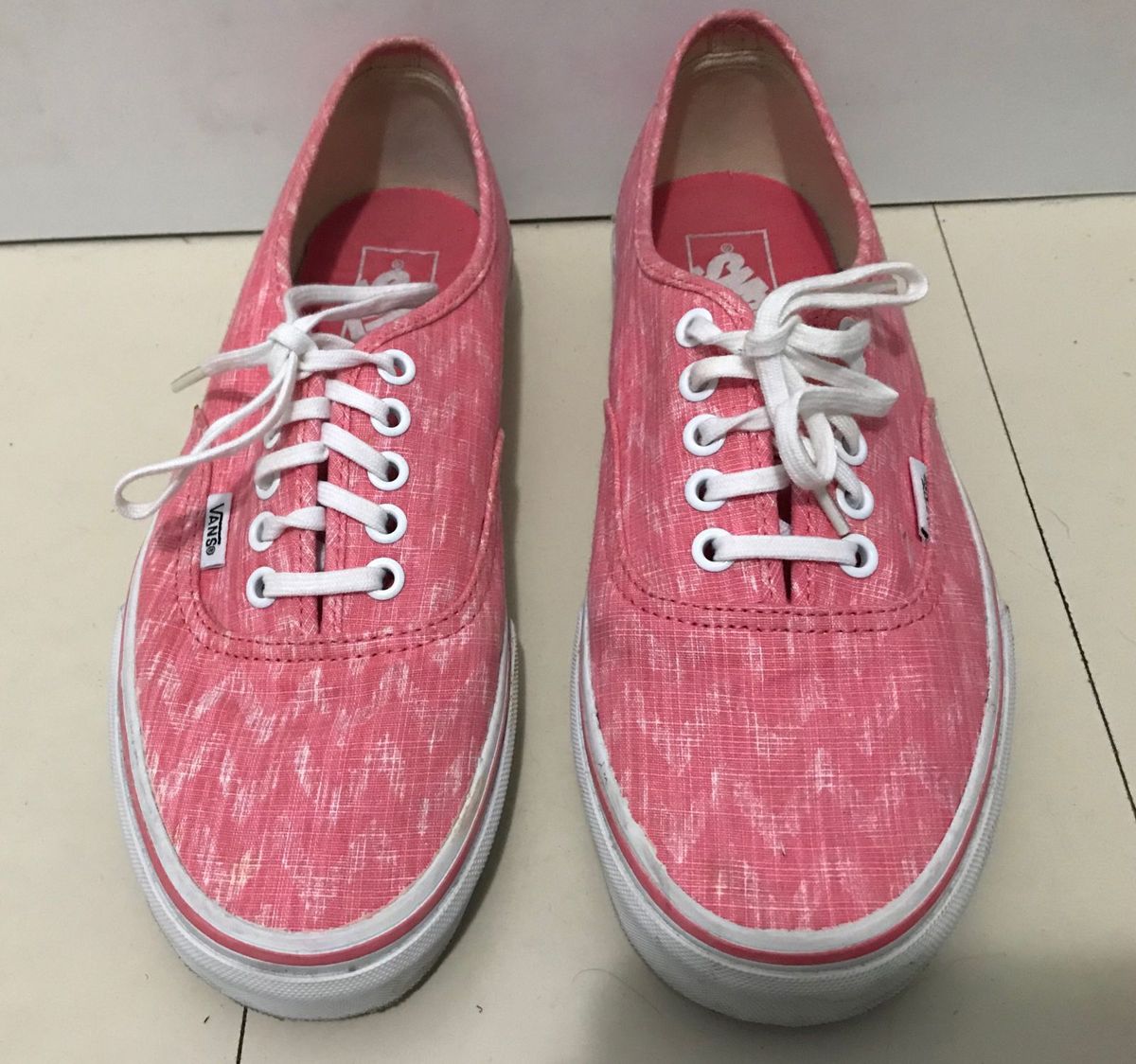 vans rosa com branco
