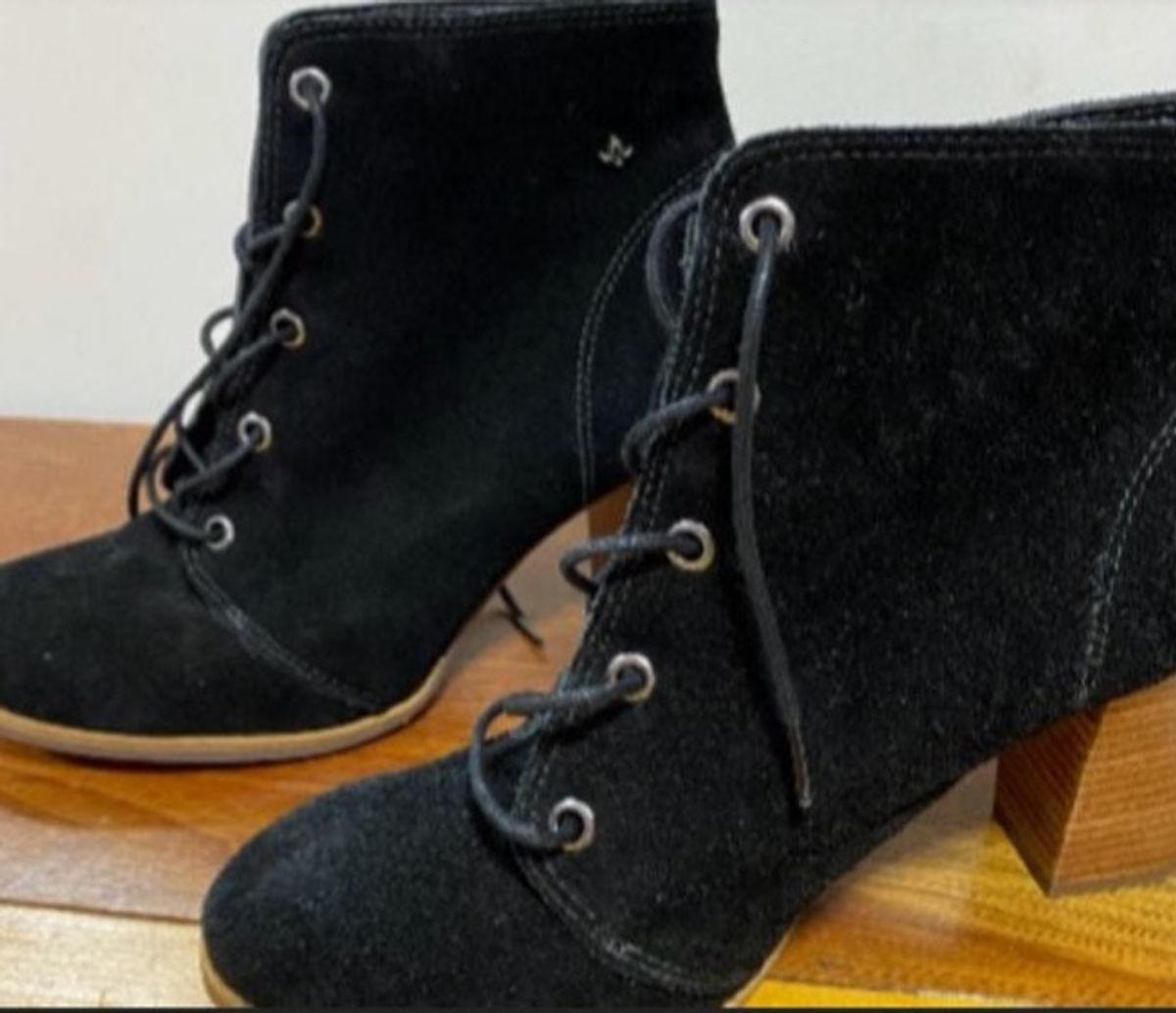 bota camurça cravo e canela