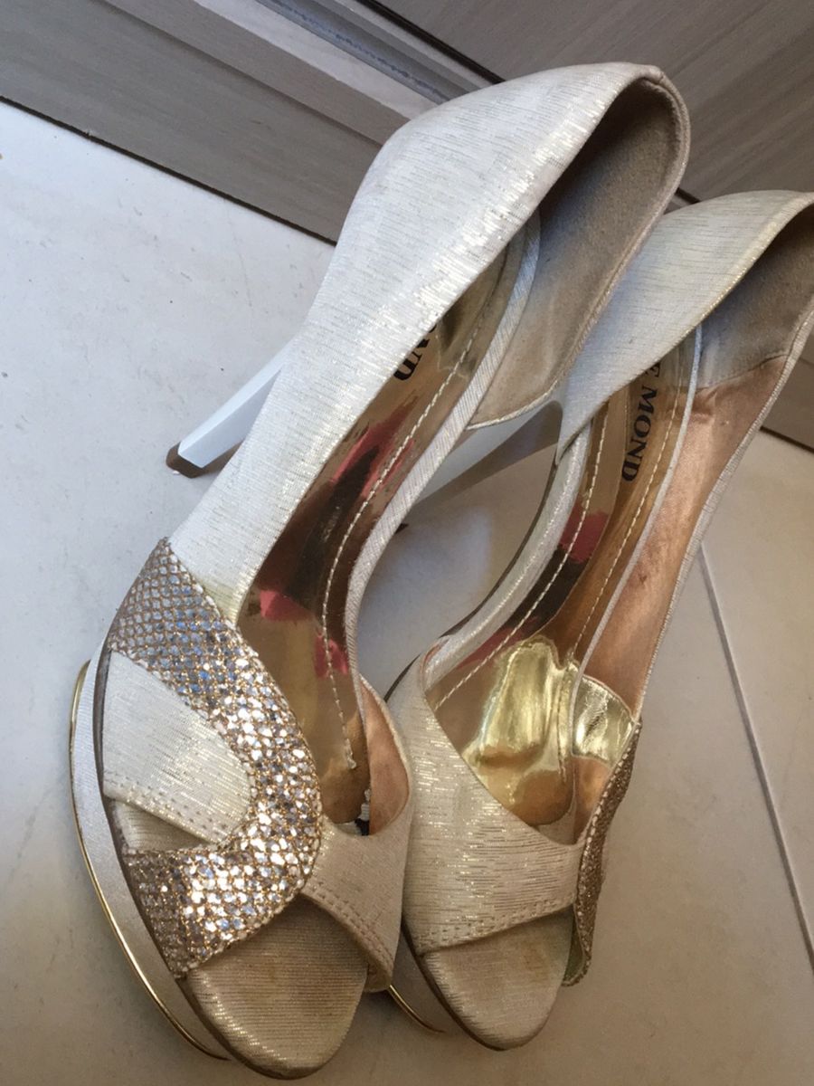 salto alto branco com brilho