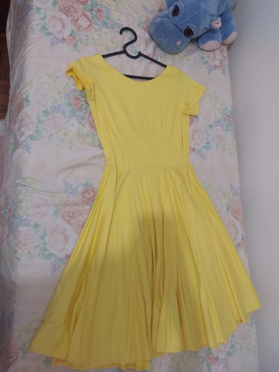 vestido midi rodado amarelo