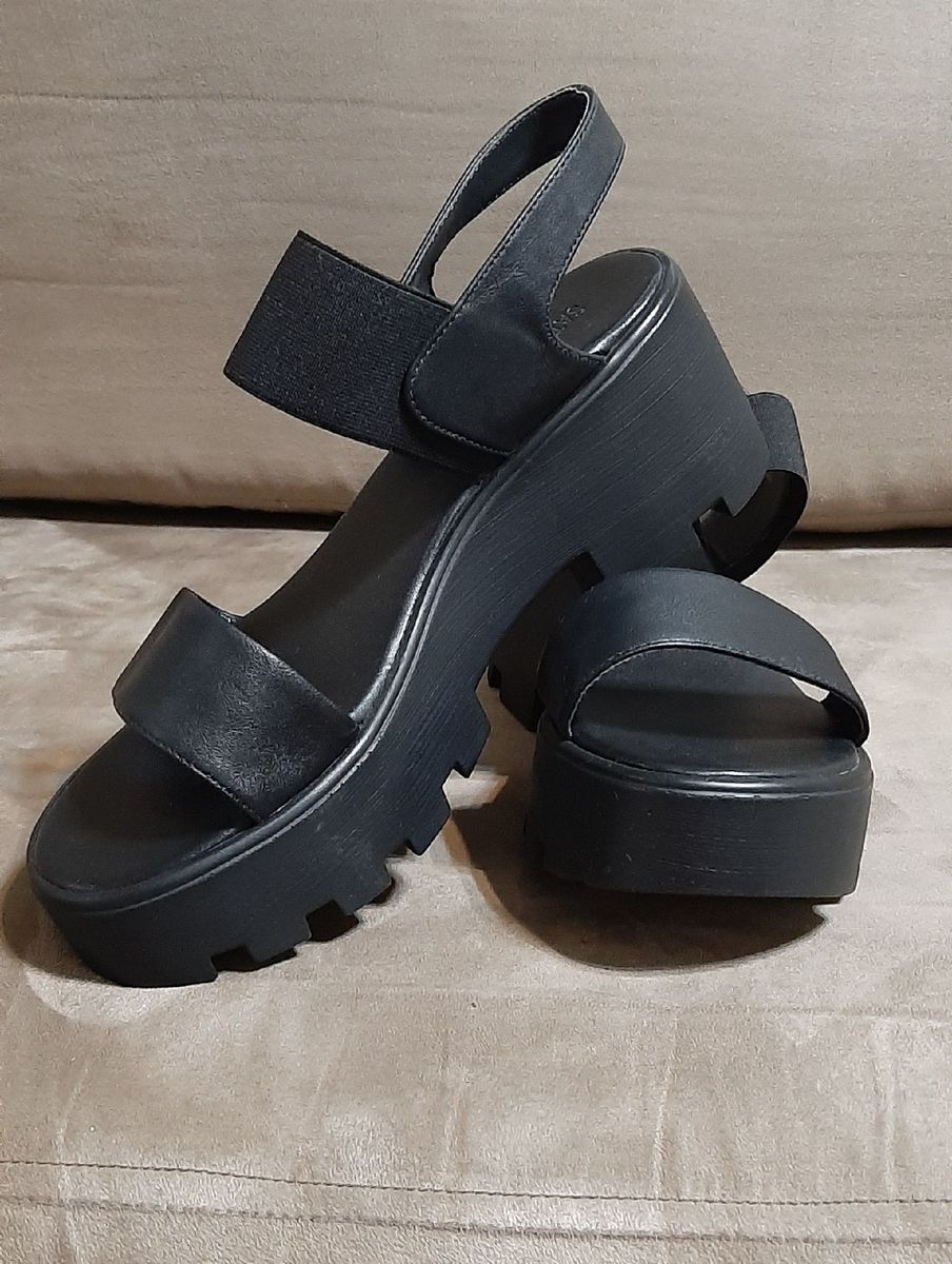 sandalia tratorada preta renner