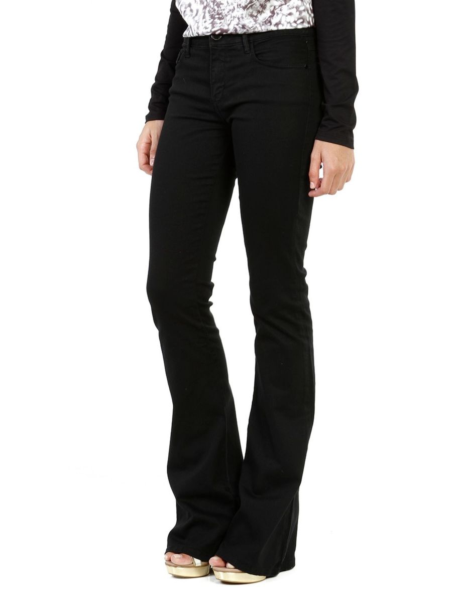 calça flare para altas