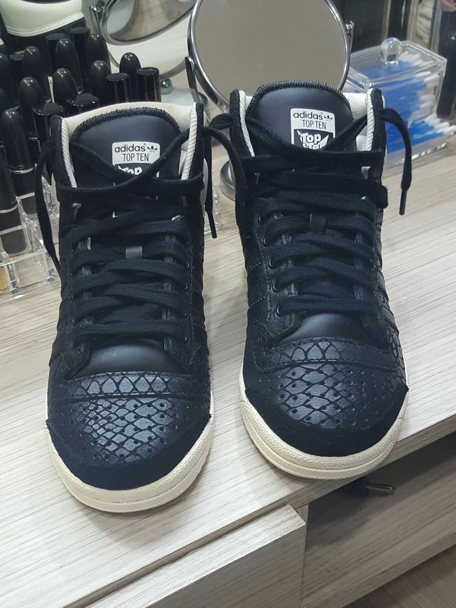 tenis adidas solado escama