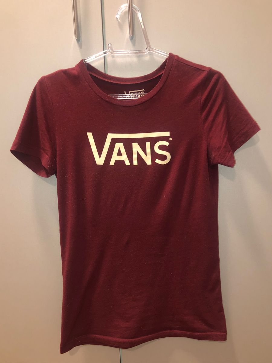 camiseta vans feminina vinho