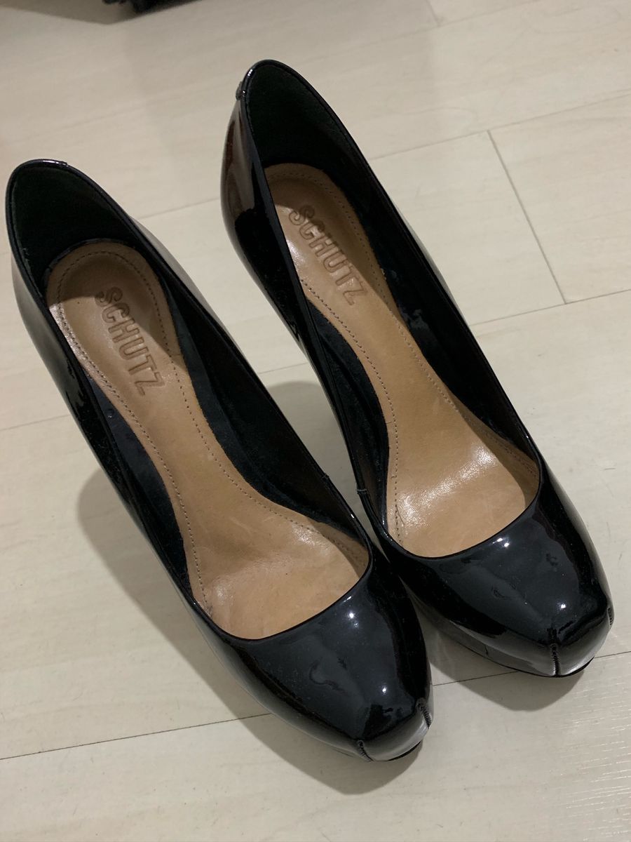 scarpin meia pata verniz