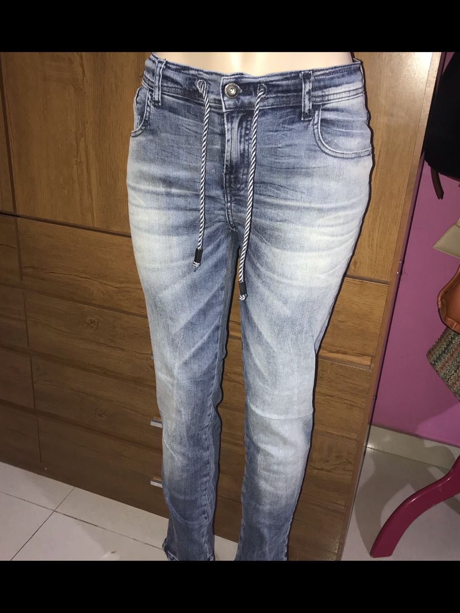 calça jeans com cadarço feminina