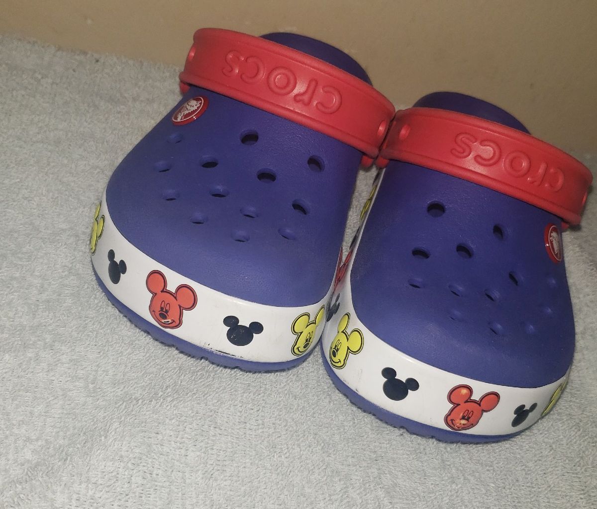 crocs mickey com led