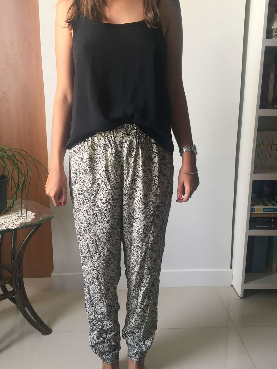 calça folgada estampada