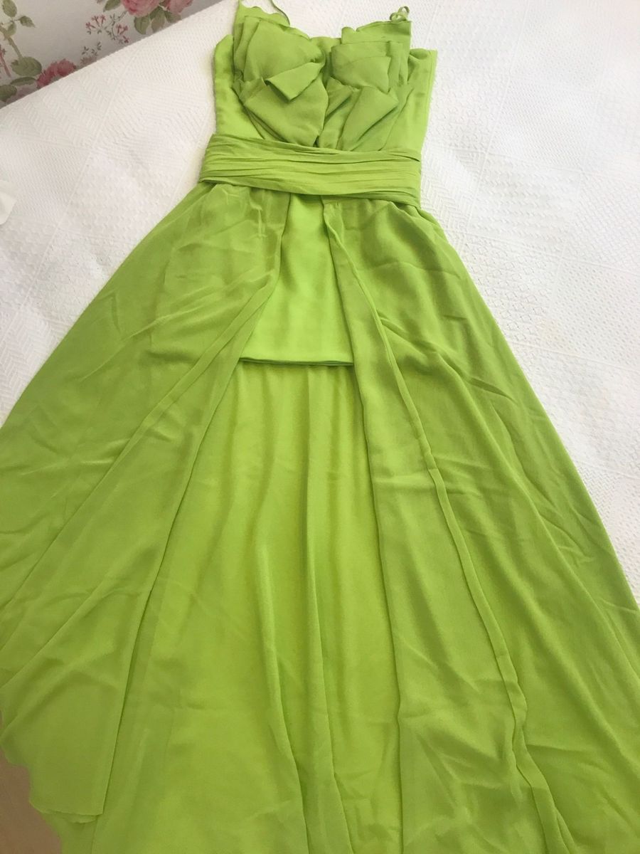 vestido curto com saia sobreposta