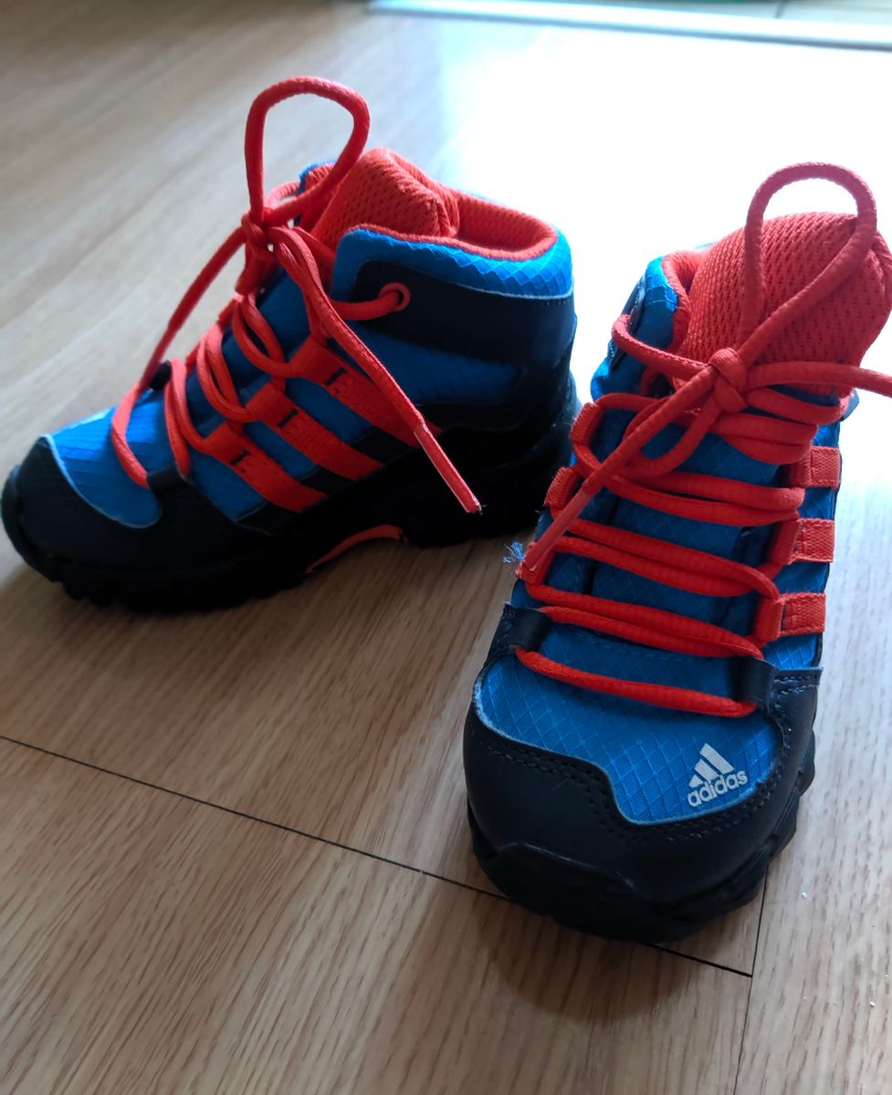 botinha adidas infantil