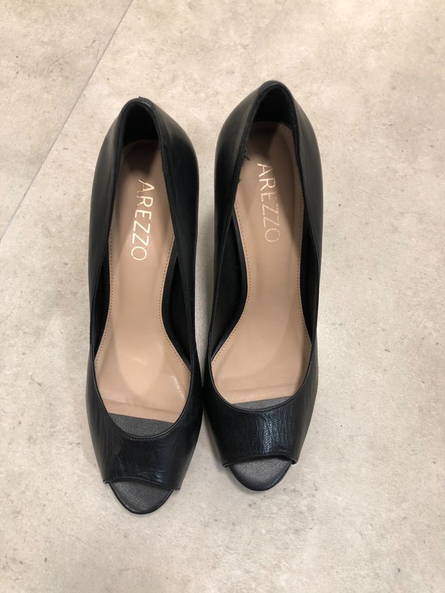 peep toe arezzo preto