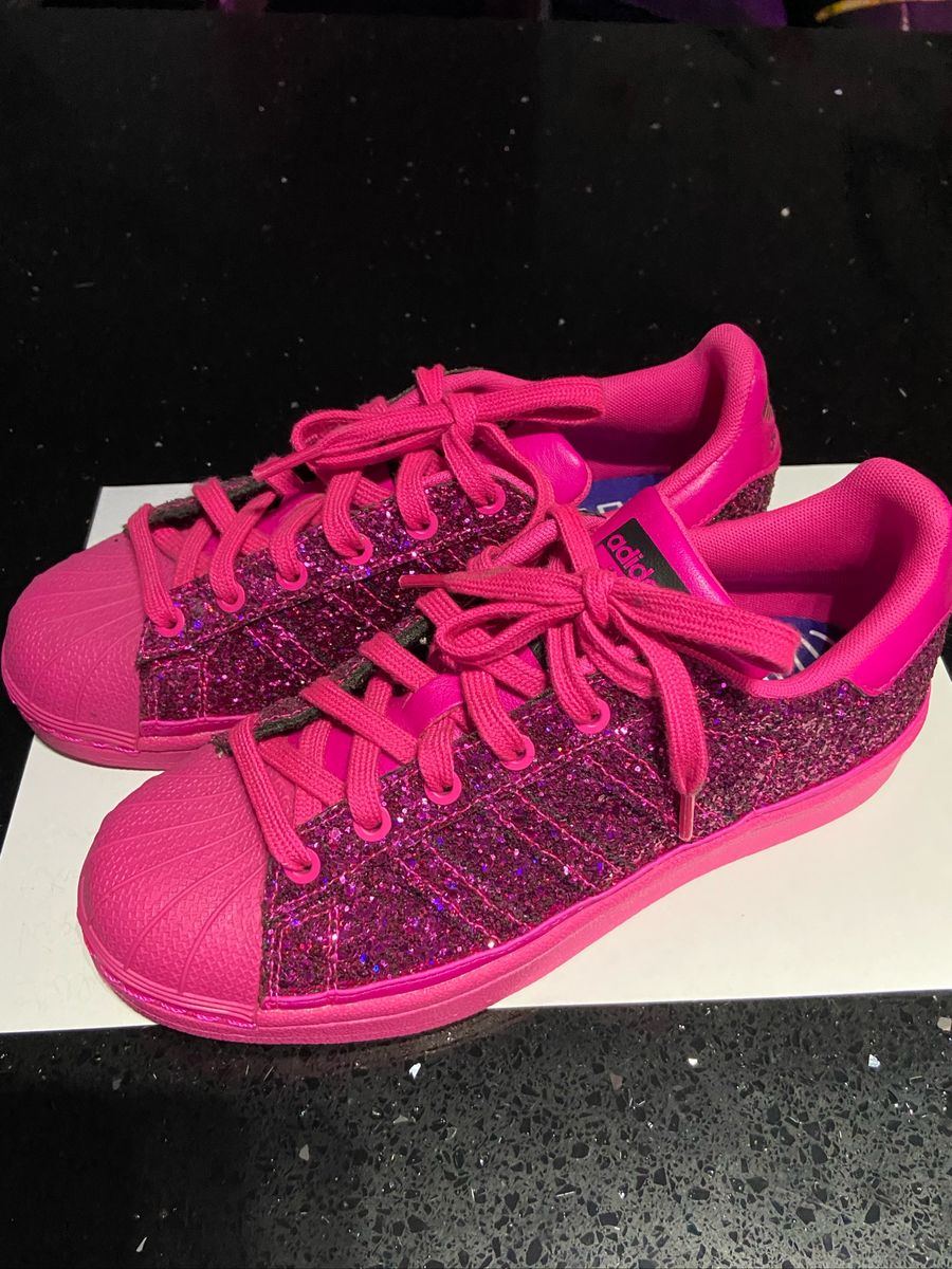 tenis adidas rosa com glitter