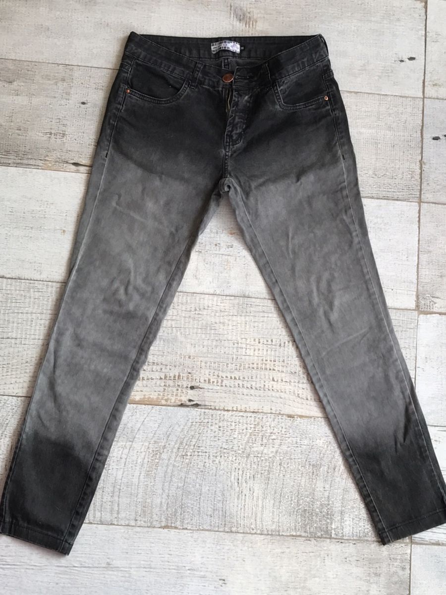 o que fazer com calça preta desbotada