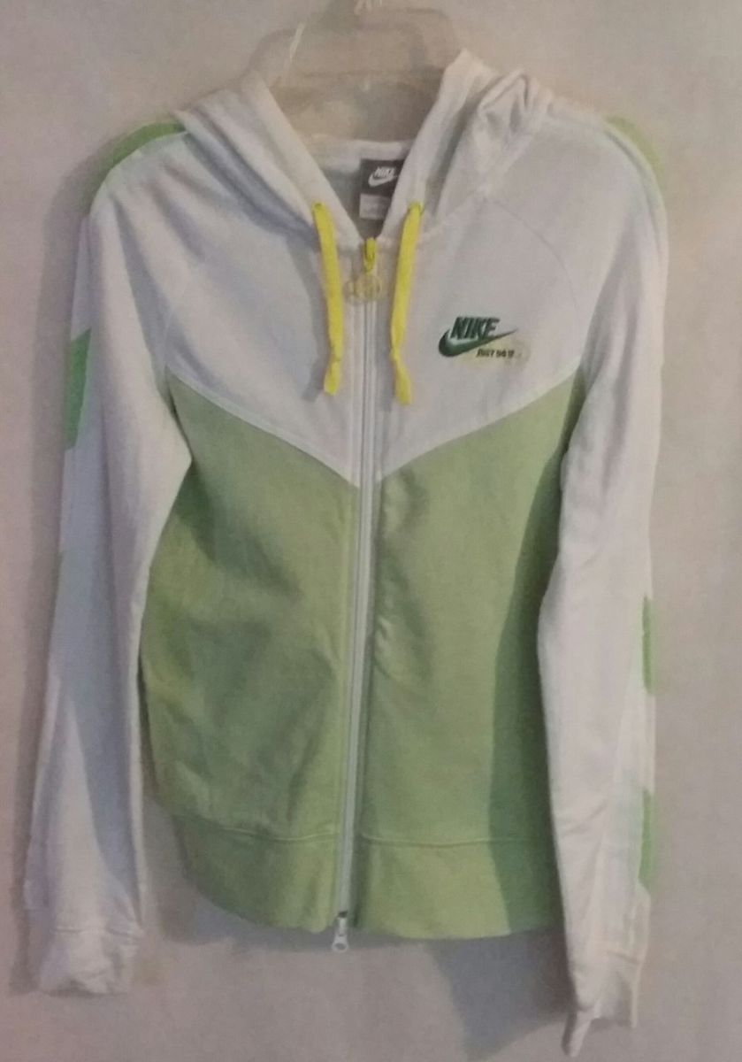 casaco com capuz nike