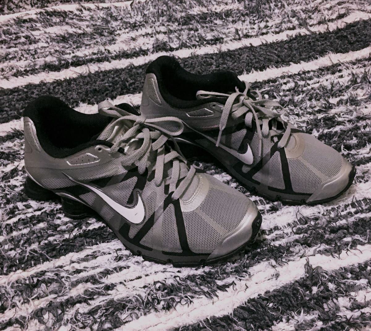 nike shox roadster