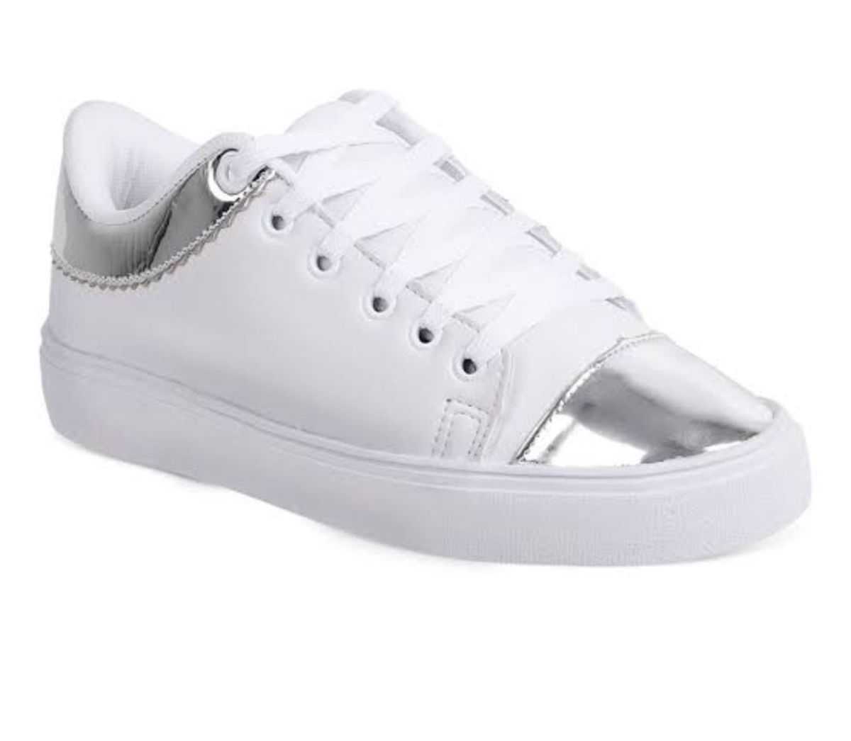tenis branco com prata