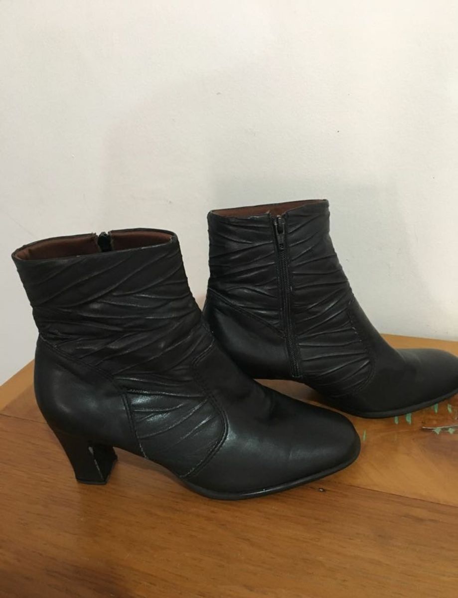 bota piccadilly preta