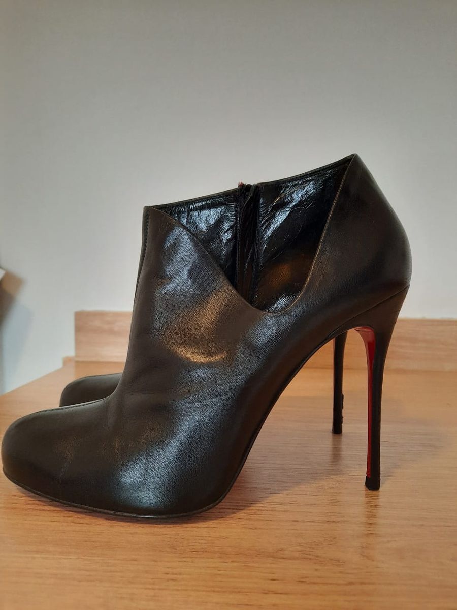 bota louboutin feminina