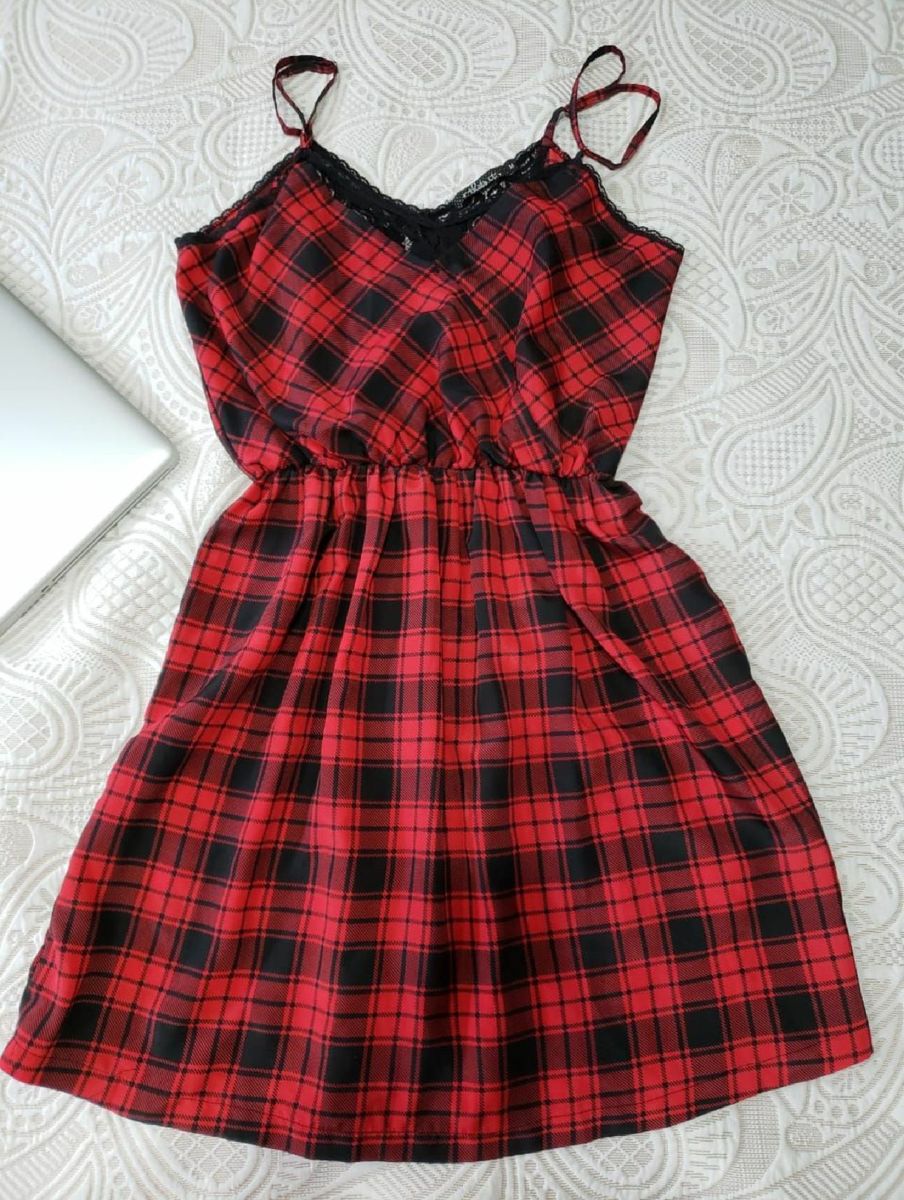 vestido xadrez com renda