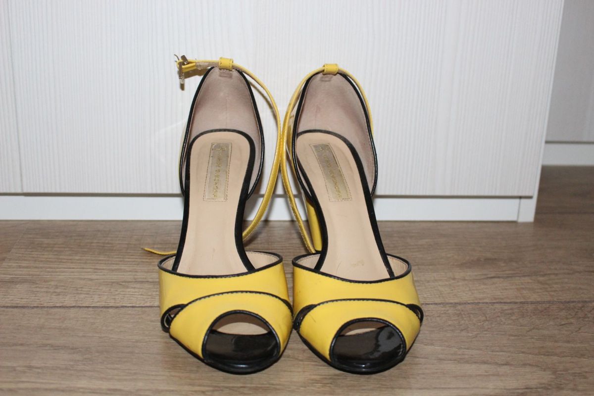 sandalia amarela jorge bischoff