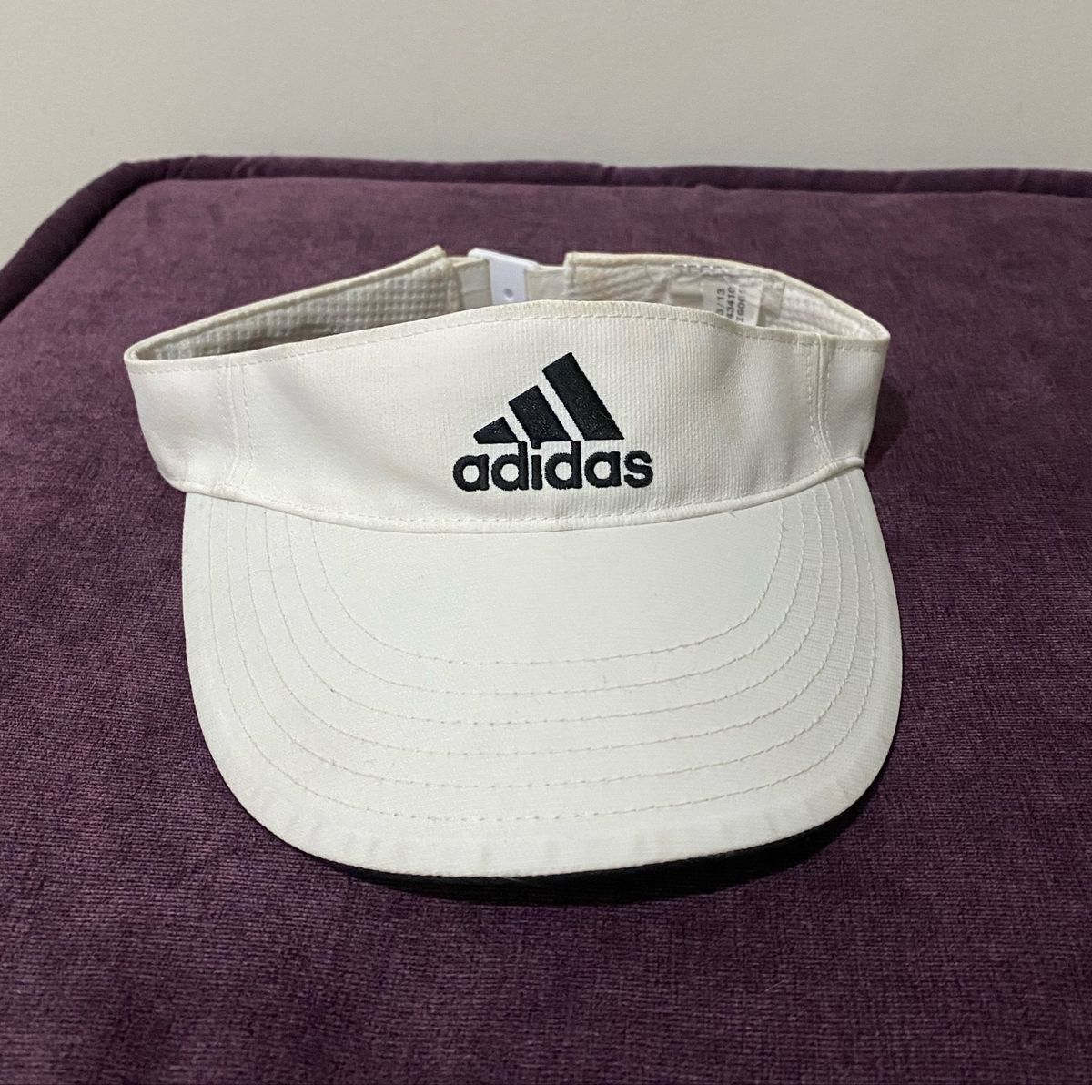 viseira adidas branca