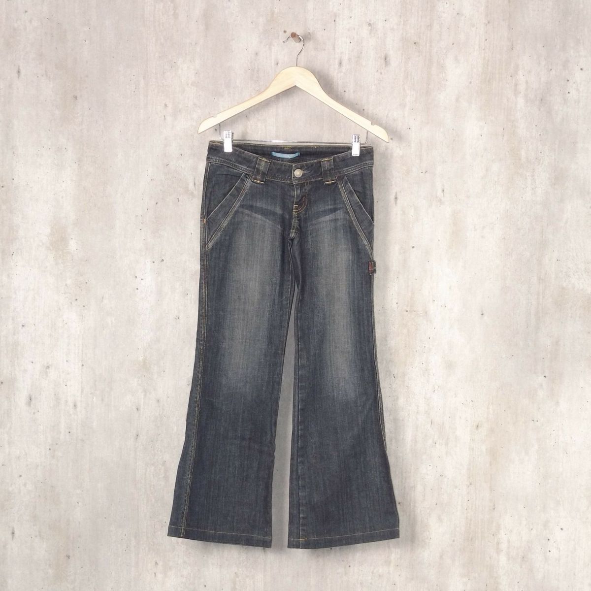 calça levis flare feminina