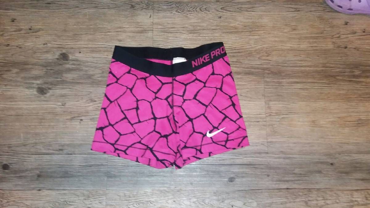 nike pro shorts rosa