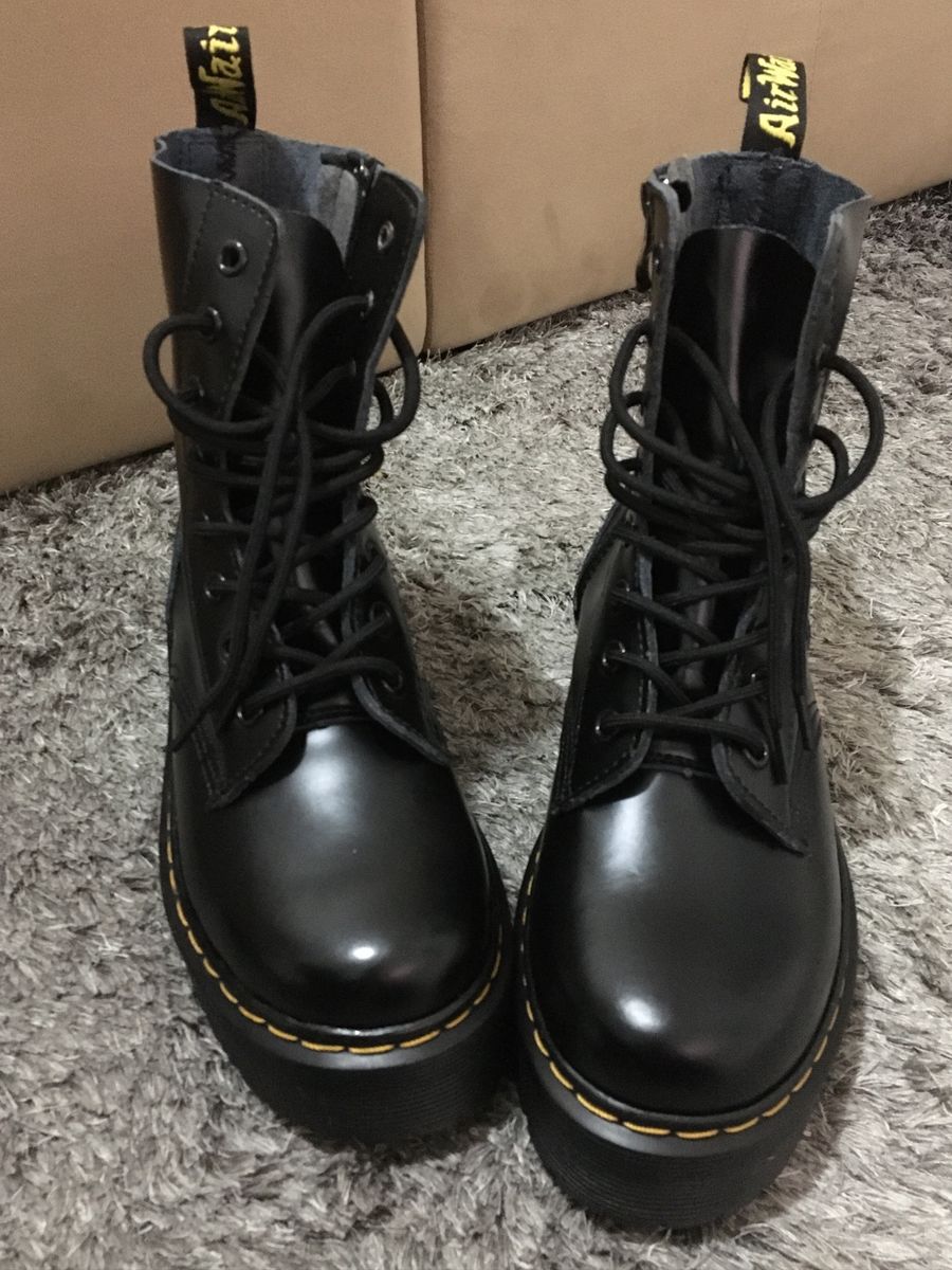 coturno dr martens usado