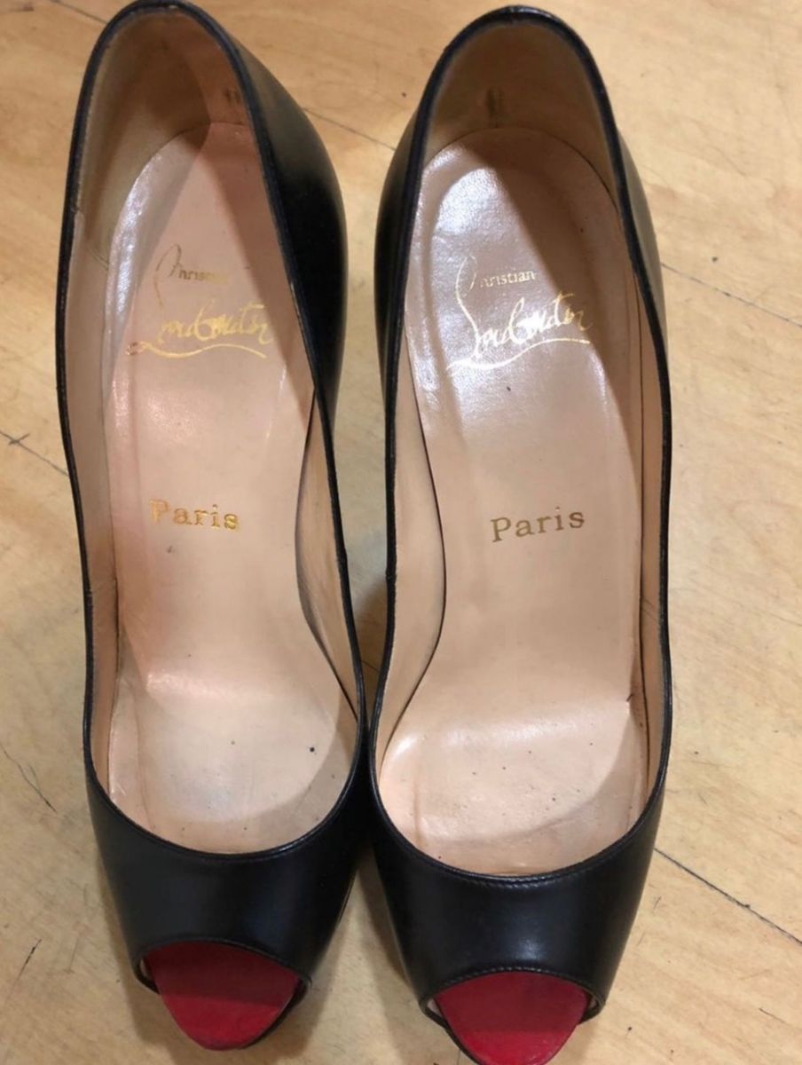 sapato famoso com solado vermelho